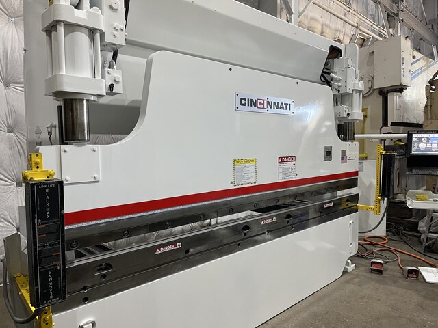 90 Ton, Cincinnati #90CBII, CNC press brake, 12' overall, 126-3/4" between housing, 8" stroke, 7" throat, 15 - Image 1