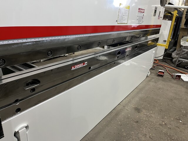 90 Ton, Cincinnati #90CBII, CNC press brake, 12' overall, 126-3/4" between housing, 8" stroke, 7" throat, 15 - Image 2