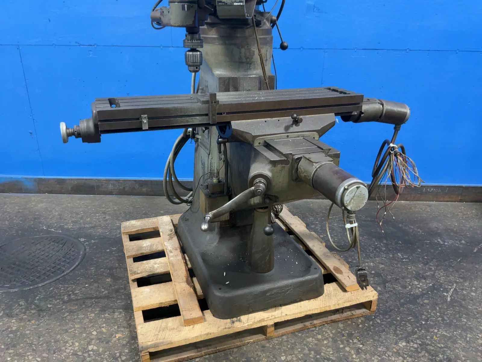 Bridgeport, Vertical Mill, 42" x 9" tbl, 1 -1/2 HP, 230/460 V. - Image 3