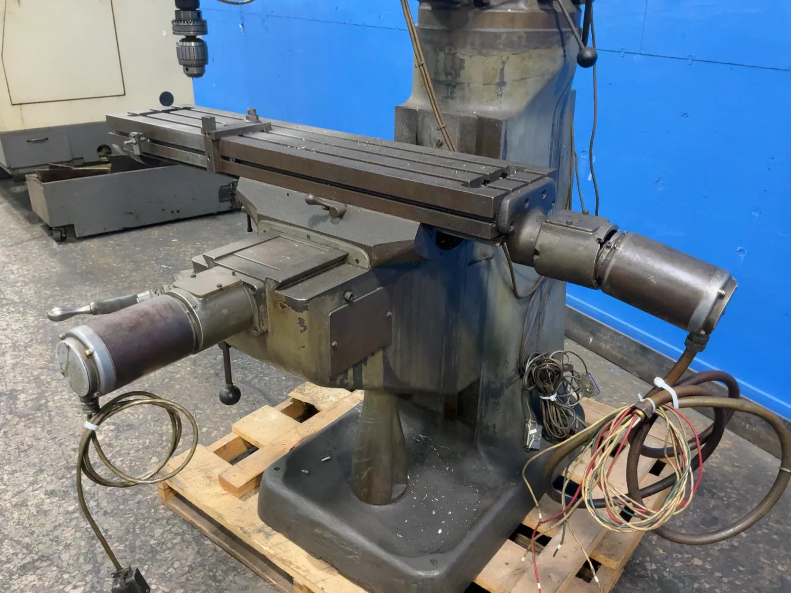 Bridgeport, Vertical Mill, 42" x 9" tbl, 1 -1/2 HP, 230/460 V. - Image 6