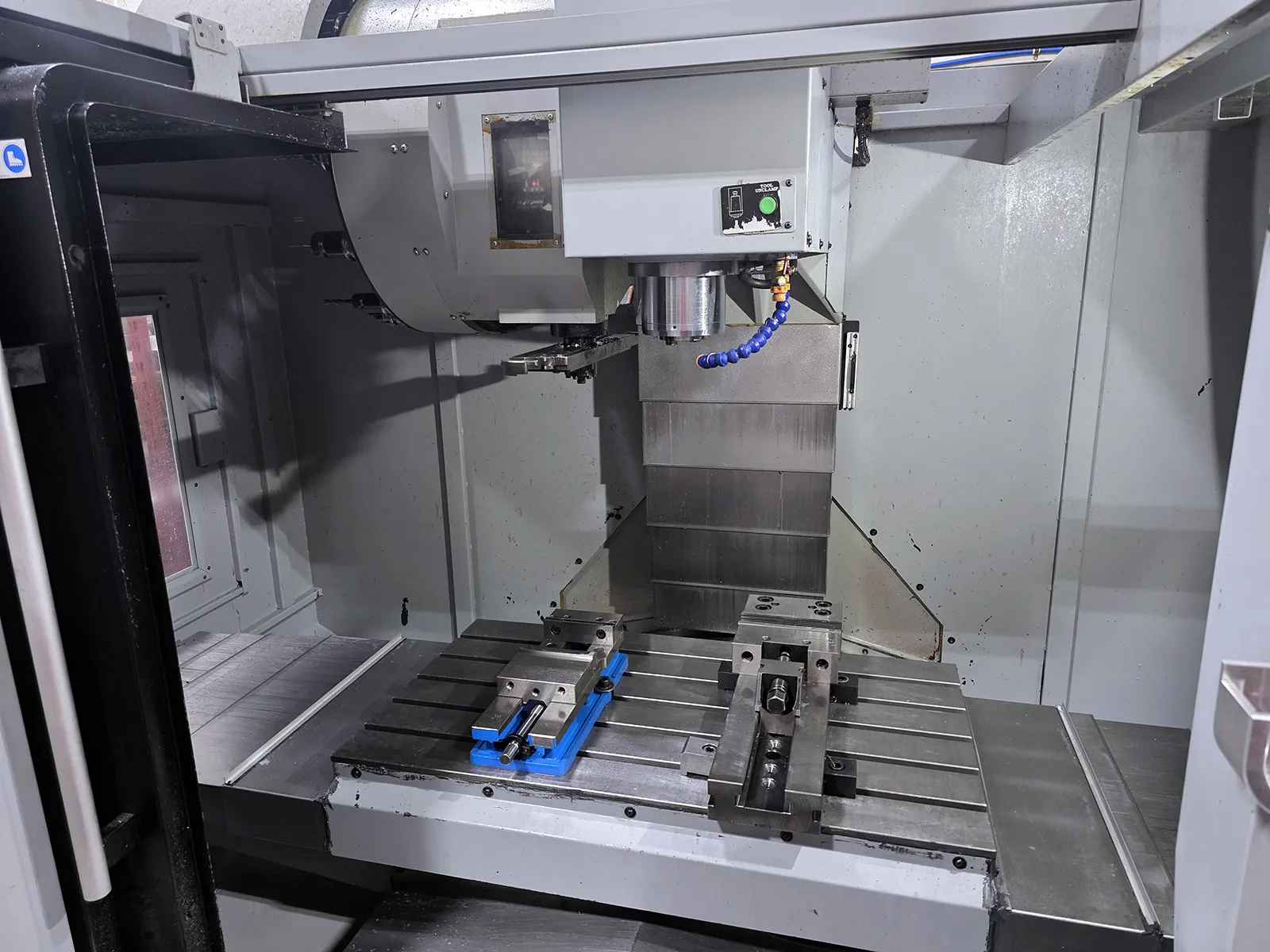 Baron-Max #VB-1066B, CNC vertical machining center, 24 automatic tool changer, 41.3" X, 23.6" Y, 23.6" Z - Image 7