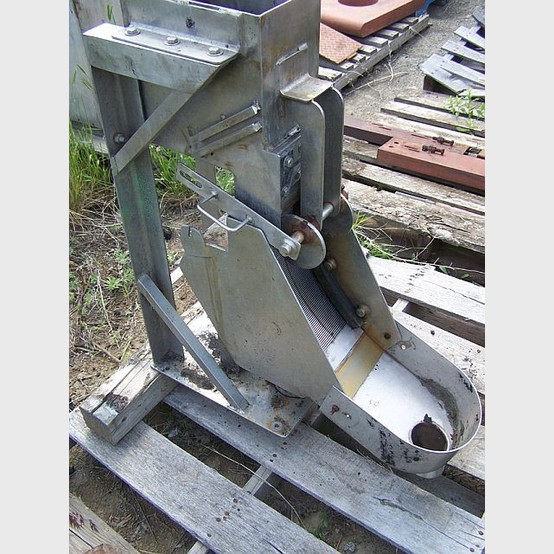 DSM Dewatering Screen, 6.5" x 11" screen area, 8" wide face, 14 mesh, stainless steel - Image 1
