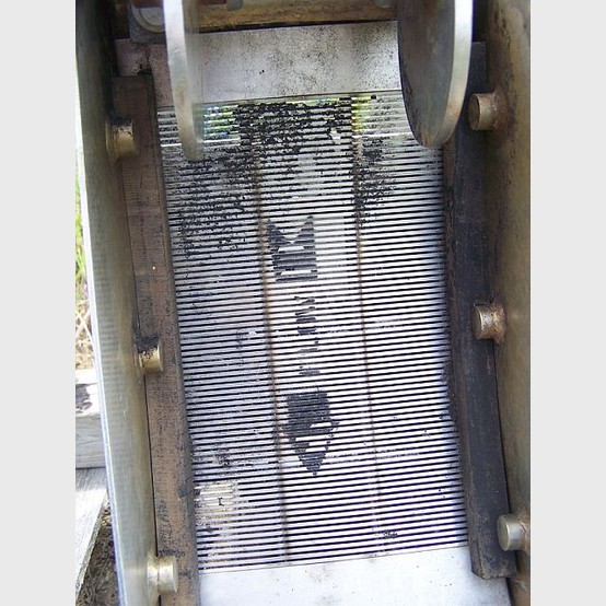 DSM Dewatering Screen, 6.5" x 11" screen area, 8" wide face, 14 mesh, stainless steel - Image 2
