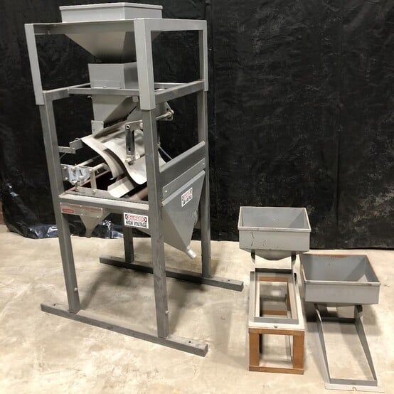 Reading Electrostatic Plate Separator, 16" distributor plate, removable feed hopper - Image 1
