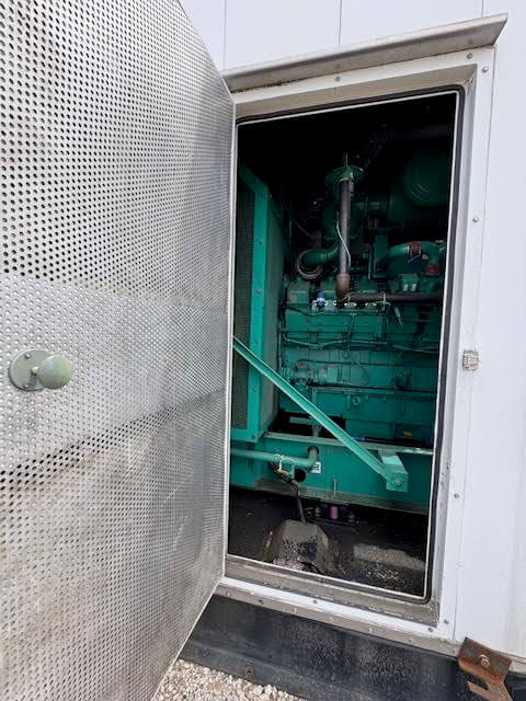 880 KW Cummins #880GFLC, Natural Gas Generator, 1334 HP, sound attenuated enclosure, GTA50-G3 Engine, 2008 - Image 8