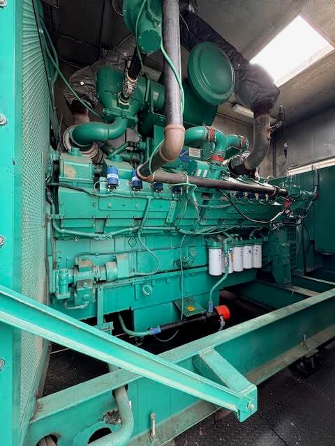 880 KW Cummins #880GFLC, Natural Gas Generator, 1334 HP, sound attenuated enclosure, GTA50-G3 Engine, 2008 - Image 9