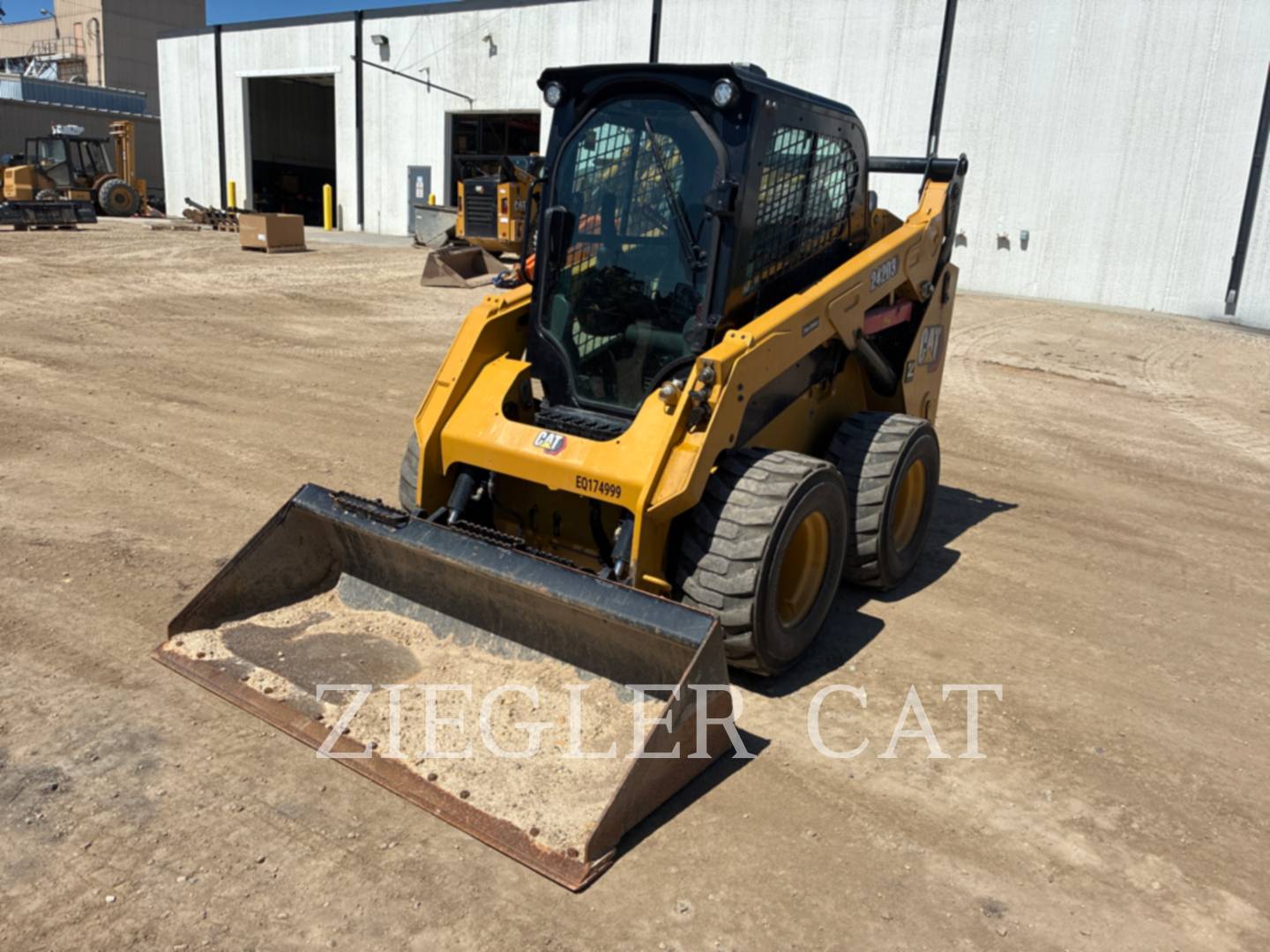 Cat 242D3, Skid Steer Loader, 378 hours, S/N: T8A01066, 2024 - Image 2
