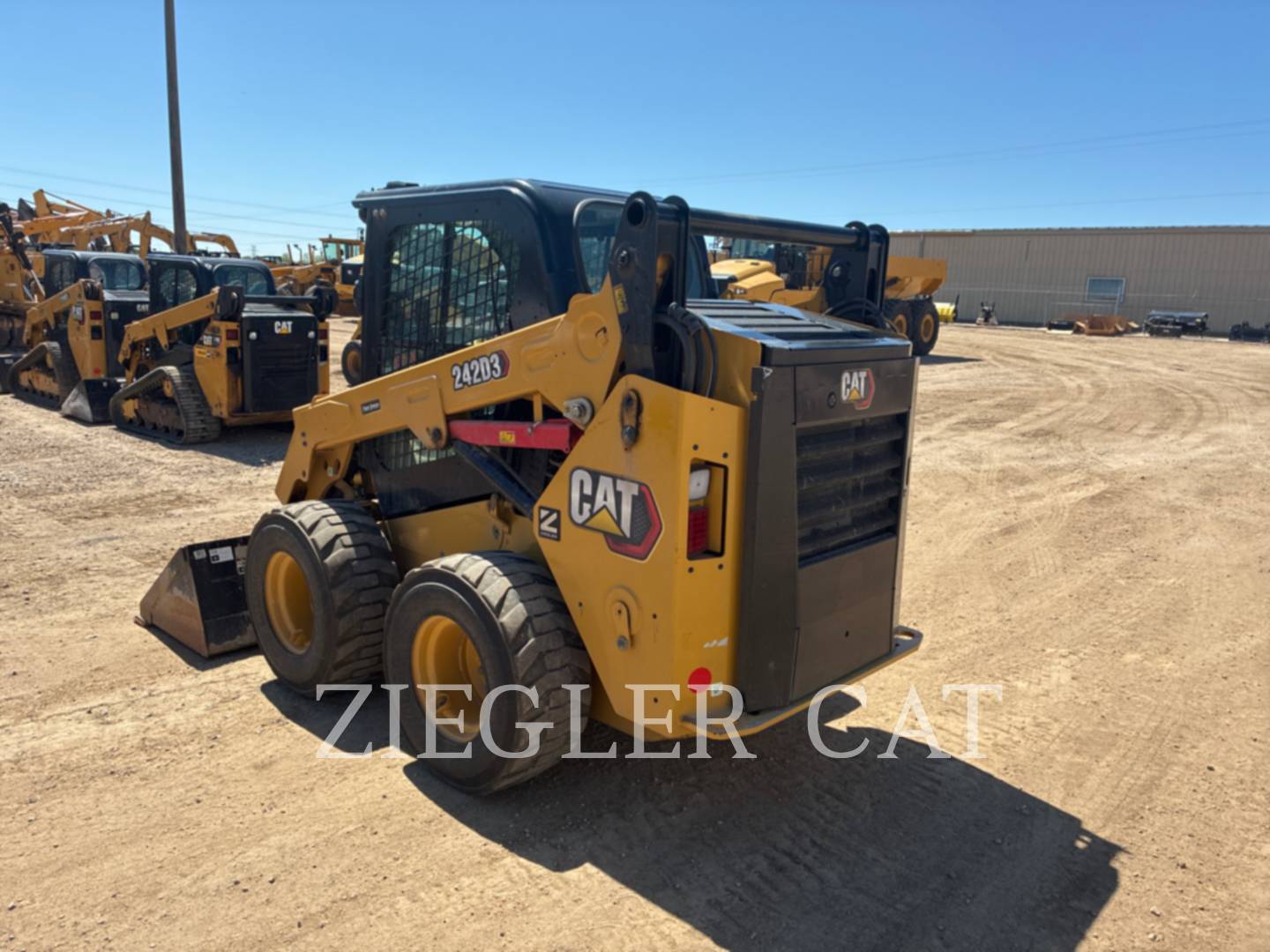 Cat 242D3, Skid Steer Loader, 378 hours, S/N: T8A01066, 2024 - Image 4
