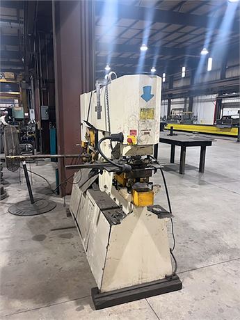 6-1/2" x 6-1/2" x 1/2" Geka #HYD, hydraulic ironworker, 110 ton, 12" throat, 2" stroke, 5 stations, 1997 - Image 3