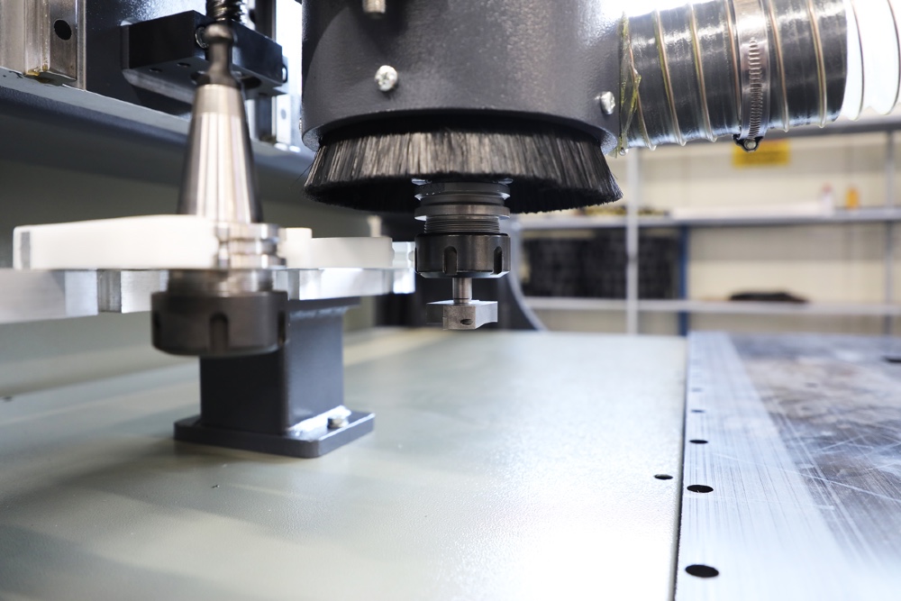 Oz Machine #Lepus-X, 4000mm x 1600mm table, 10 ATC, Touchscreen Computer Control, dust vacuuming system, 12 - Image 2