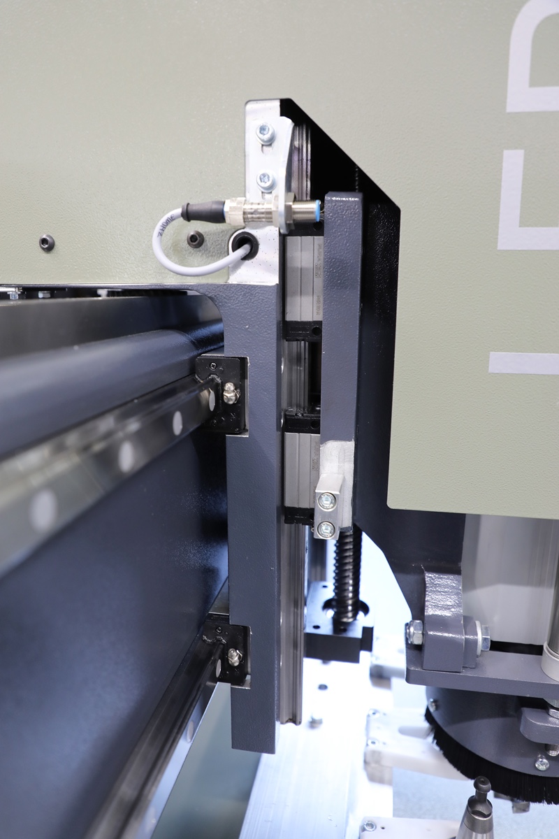 Oz Machine #Lepus-X, 4000mm x 1600mm table, 10 ATC, Touchscreen Computer Control, dust vacuuming system, 12 - Image 4