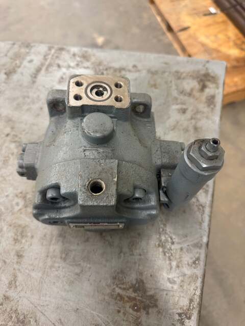 Nachi #VDC-1B-3A3-Q13-U-6064C, Variable Vane Pump - Image 2