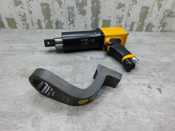 Atlas Copco #RTP2600-HR25, Pneumatic Pistol Nutrunner W/ FRL Stand, 1" Drive - Image 2