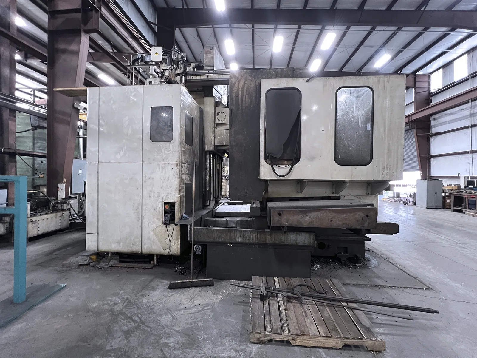 Toshiba #BTU-14, 5-Axis CNC boring & milling center, 55" x55" table, 98.4" X, 57.1" Y, 59" Z, 6,000 RPM, 2005 - Image 2