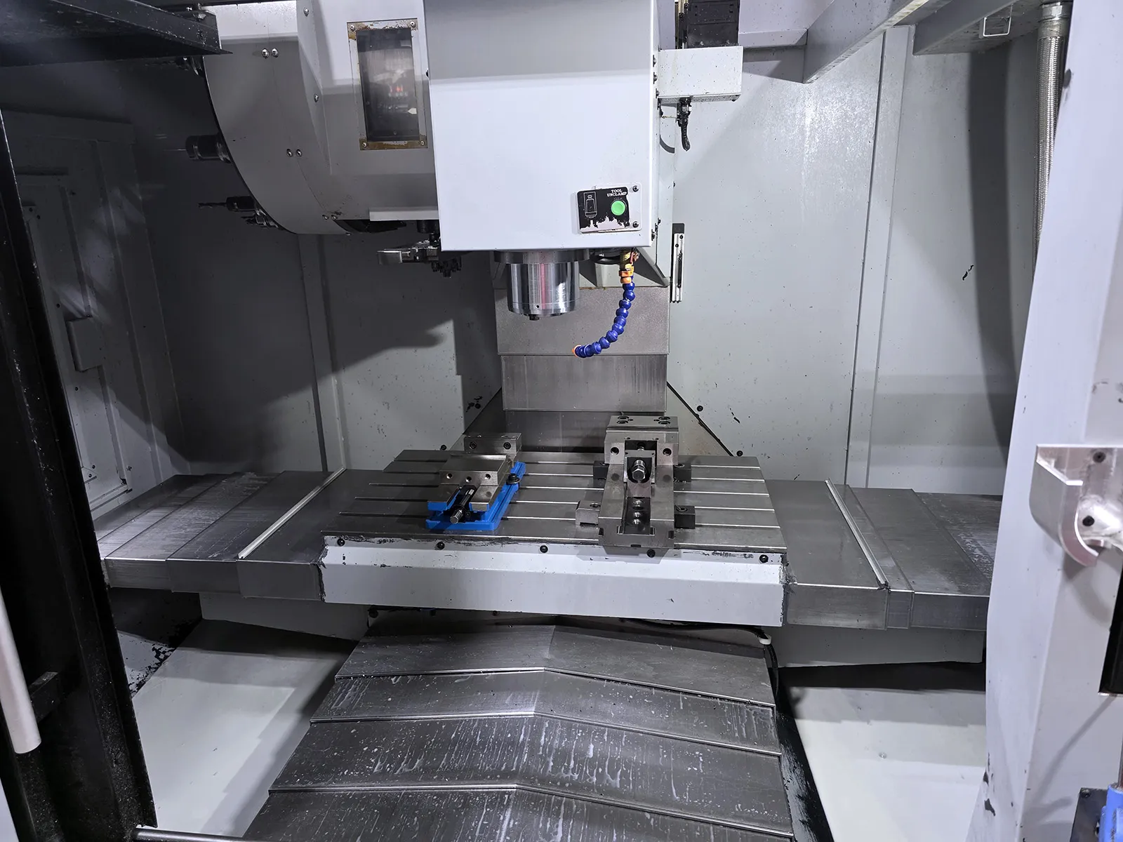 Baron-Max #VB-1066B, CNC vertical machining center, 41.3" X, 23.6" Y, 23.6" Z, 12000 RPM, 15 HP, BT40, 24 - Image 5