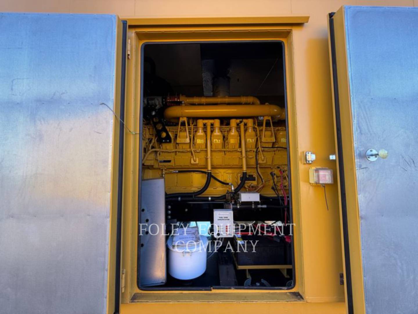 2000 KW Caterpillar #3516C, diesel generator set, sound enclosure w/ fuel base tank, 480 Volts, EMCP4.2 - Image 10