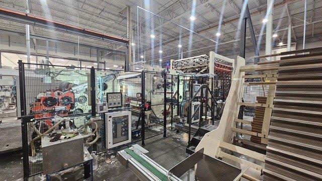 108" Universal Tissue Technology, BRT/KRT rewinding line, 4-lane orbital log saw, 400 MPM, 2016 - Image 6