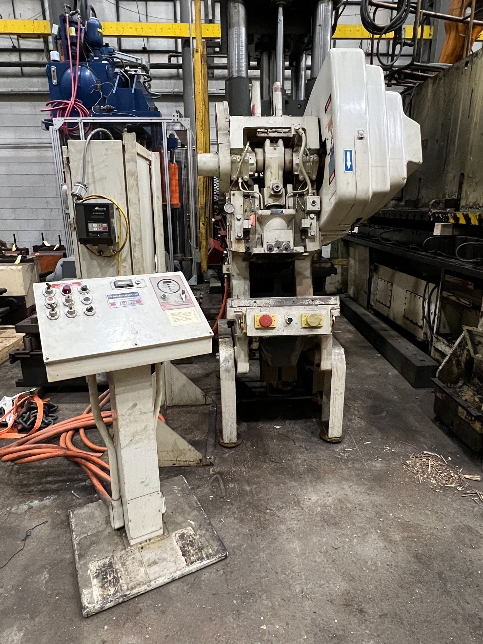 35 Ton, Bliss #C-35, flywheel OBI press, 3" stroke, 10.75" Shut Height, 2.5" adj., 26.5" x 17" bed, 120 SPM - Image 2