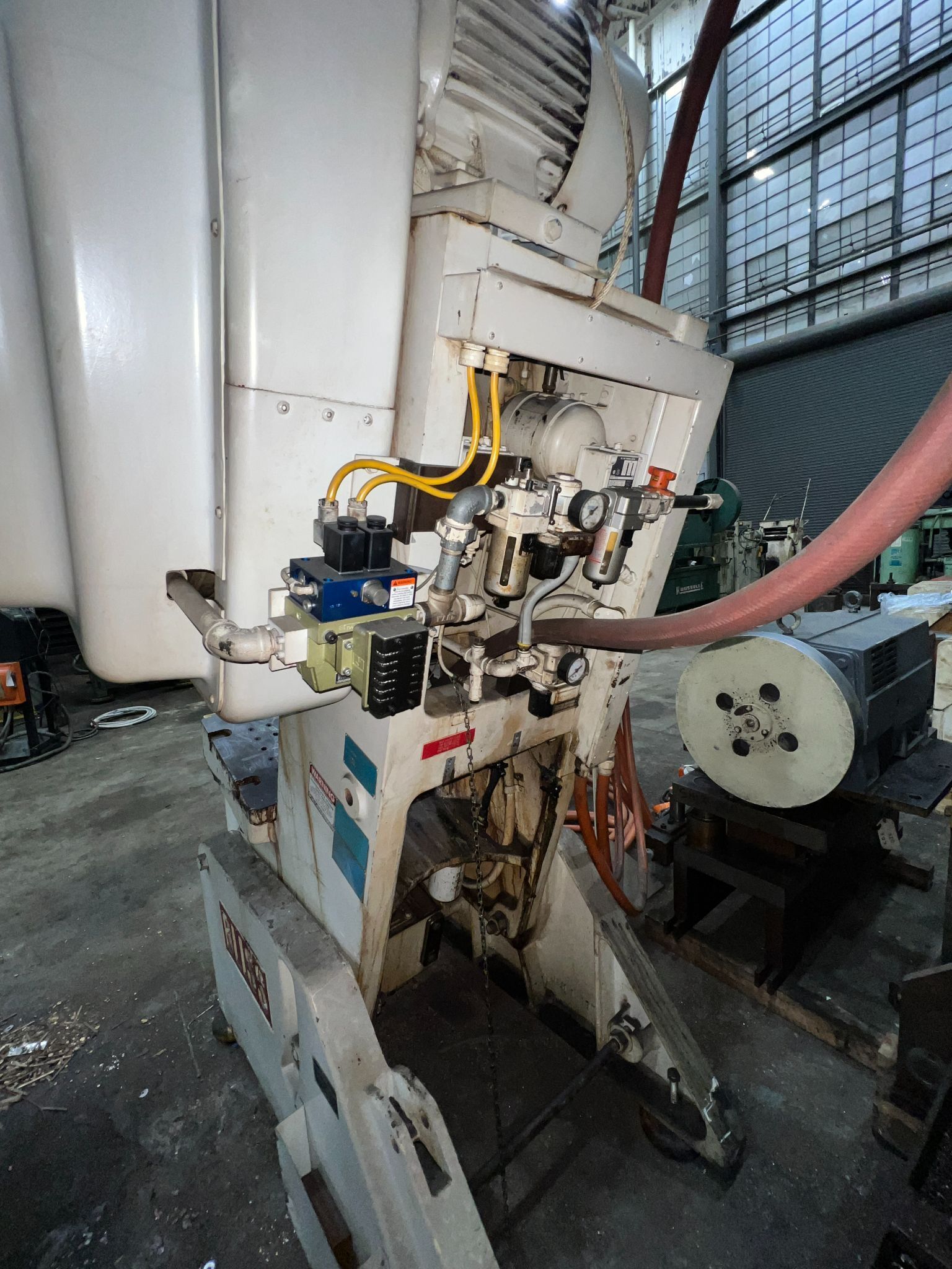 35 Ton, Bliss #C-35, flywheel OBI press, 3" stroke, 10.75" Shut Height, 2.5" adj., 26.5" x 17" bed, 120 SPM - Image 8