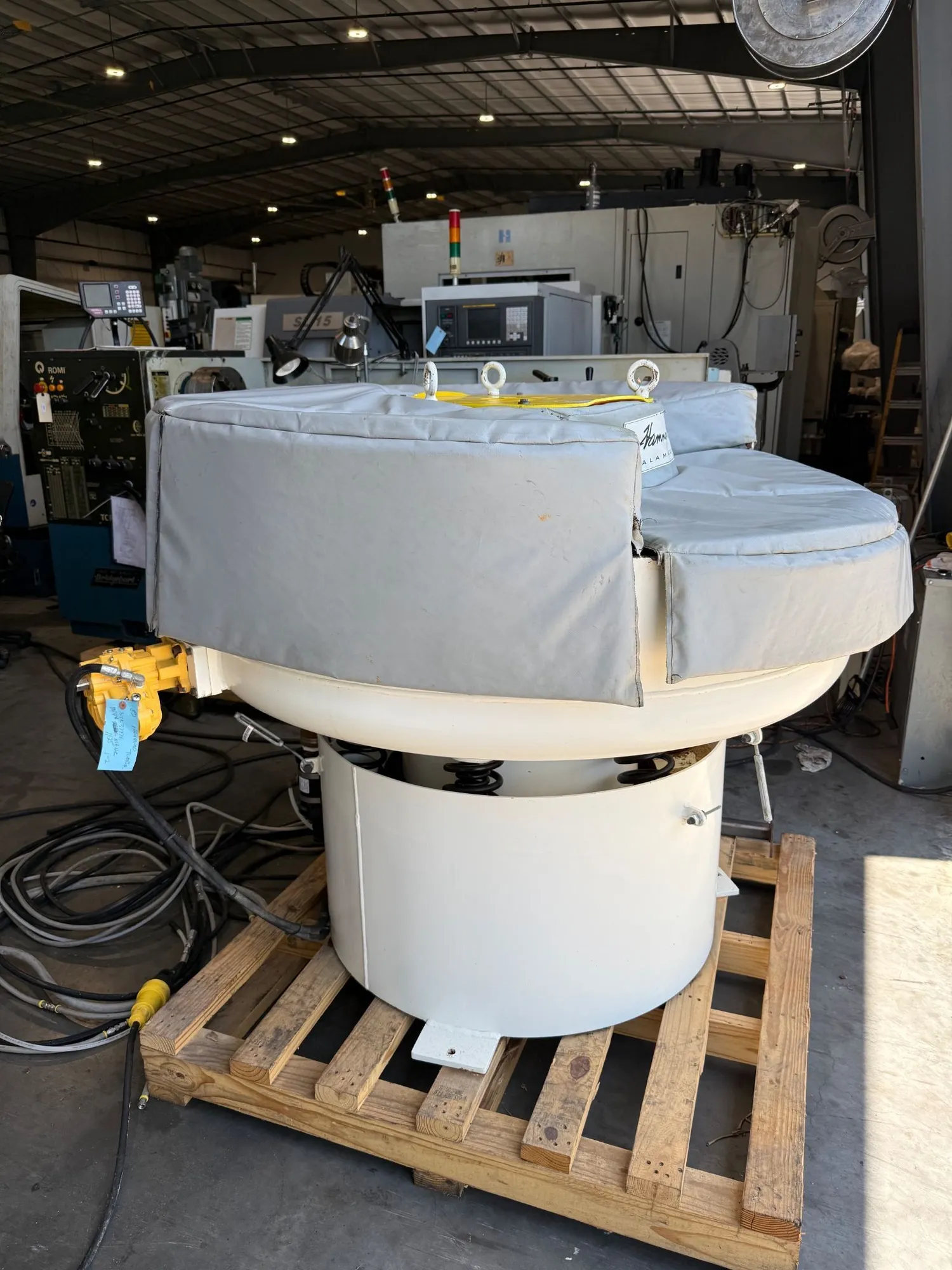 10 Cu. Ft. Hammond Roto-Finish #MR-12C, Vibratory Finisher, 57" outside dimension bowl, VFD, PLC, pneumatic - Image 5