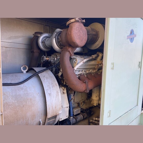 450 KW Detroit Diesel #12V71T, diesel generator set, 277/480 Volts, auto start panel, safety shutdowns - Image 3