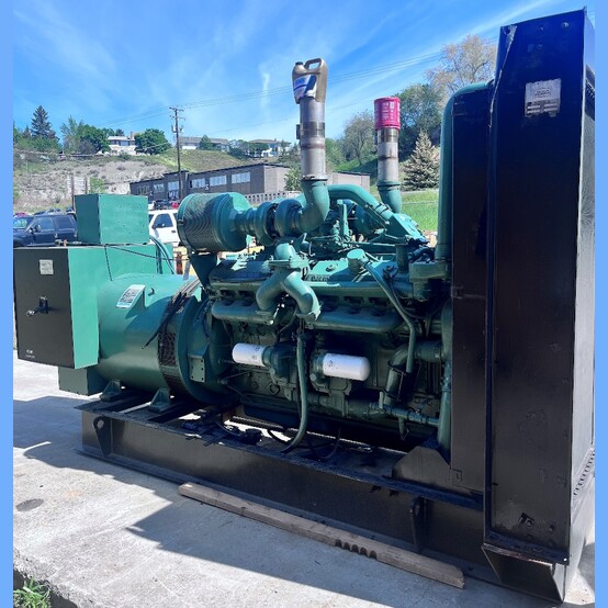565 KW Detroit Diesel #16V71TT, diesel generator set, stationary, open skid, Simplex controls, 3,512 hours - Image 1