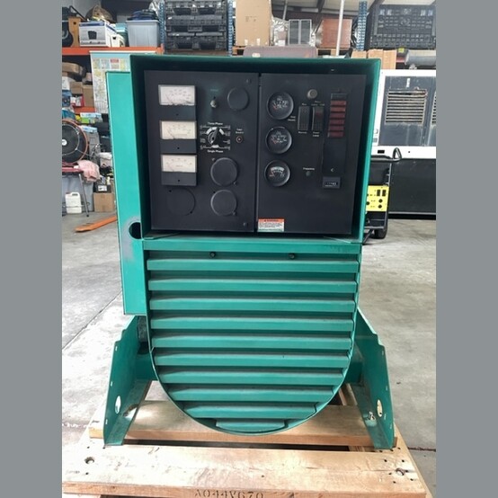 35 KW Onan #35EK, natural gas/propane generator set, standby, stationary, auto start, new radiator, 2,498 - Image 2