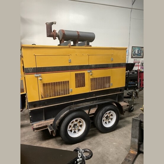 80 KW Caterpillar #95A04991-S, portable diesel generator, trailer mtd, 125 gal base tank, 316.5 hours - Image 3