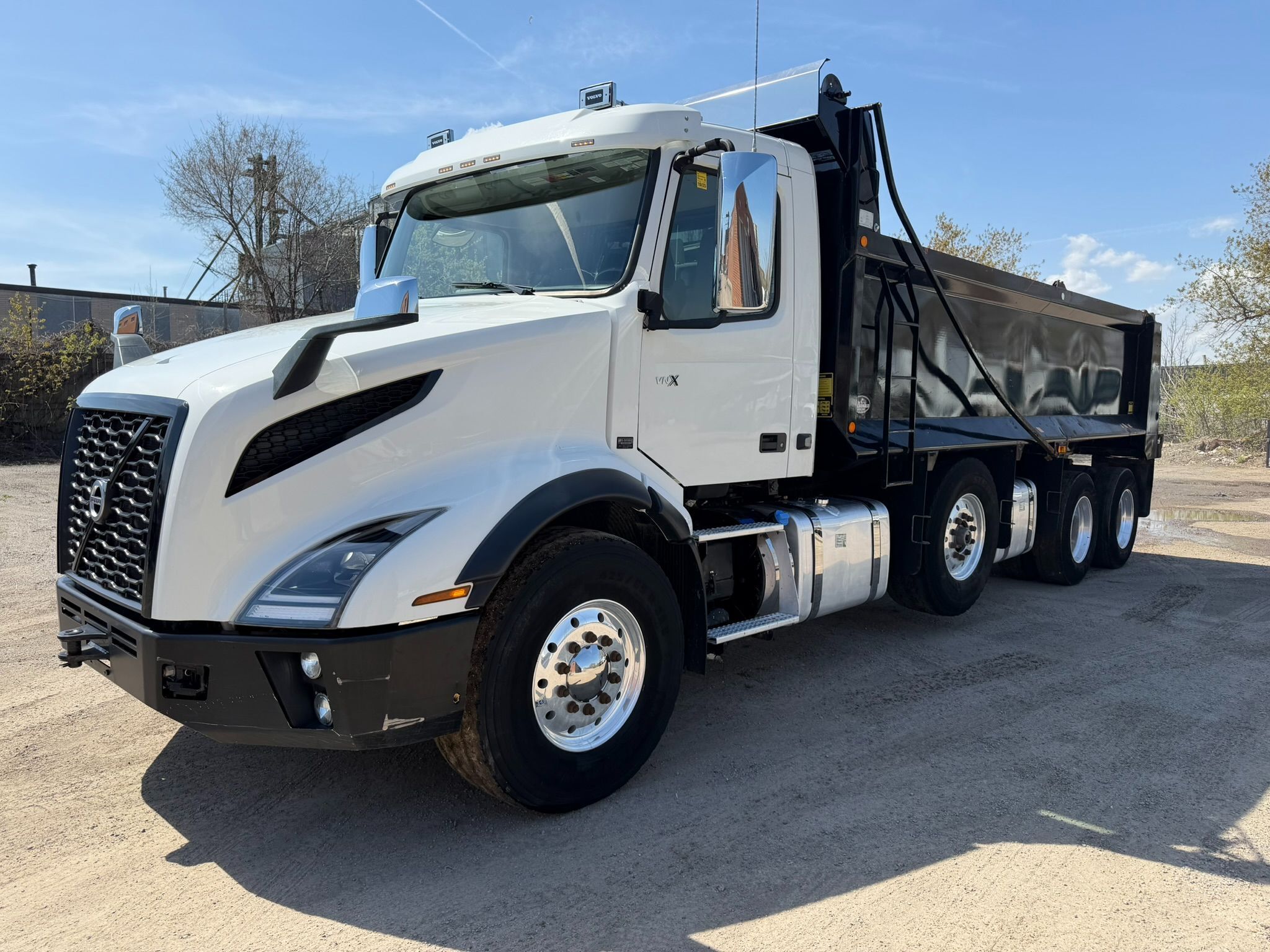 Volvo #VNR300, tri axle dump truck, diesel, 13 speed automatic transission, tarp system, 2023 - Image 1