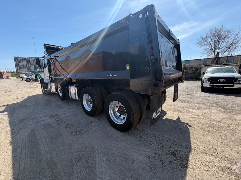Volvo #VNR300, tri axle dump truck, diesel, 13 speed automatic transission, tarp system, 2023 - Image 3