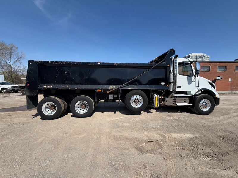 Volvo #VNR300, tri axle dump truck, diesel, 13 speed automatic transission, tarp system, 2023 - Image 6