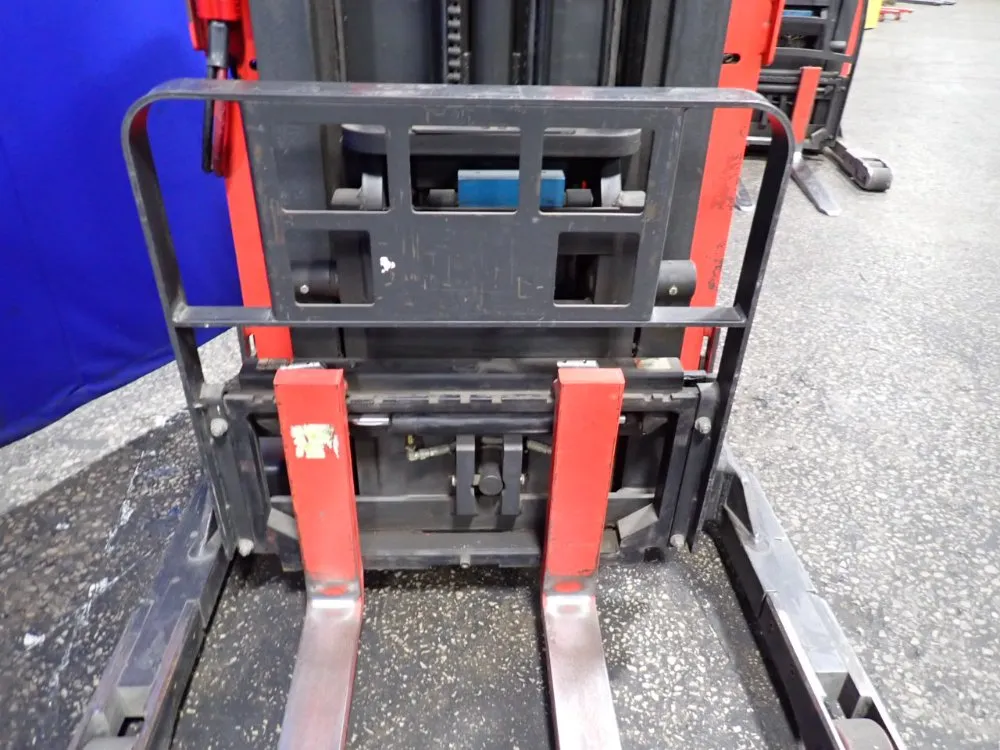 3000 lb. Raymond #EASI-R30TT, electric stand-up forklift, 216" lift height, 42" x 4" forks - Image 3