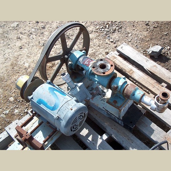 Robins-Myers, Positive Displacement Pump, 1.5" inlet x 1" outlet, 0.5 HP Baldor Electric motor, 1140 RPM - Image 1