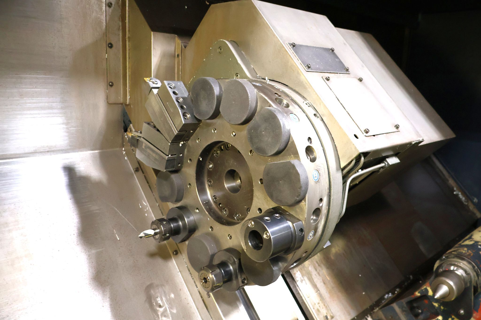 Johnford #SL-650-CS, CNC lathe, 22.8" swing, 17.7" swing over cross slide, 10" chuck, 3" bar capacity, 25 HP - Image 5