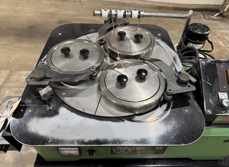 20" Lapmaster #20, serrated cast iron plate, slurry distribution system, rings & weights, 1 HP - Image 6
