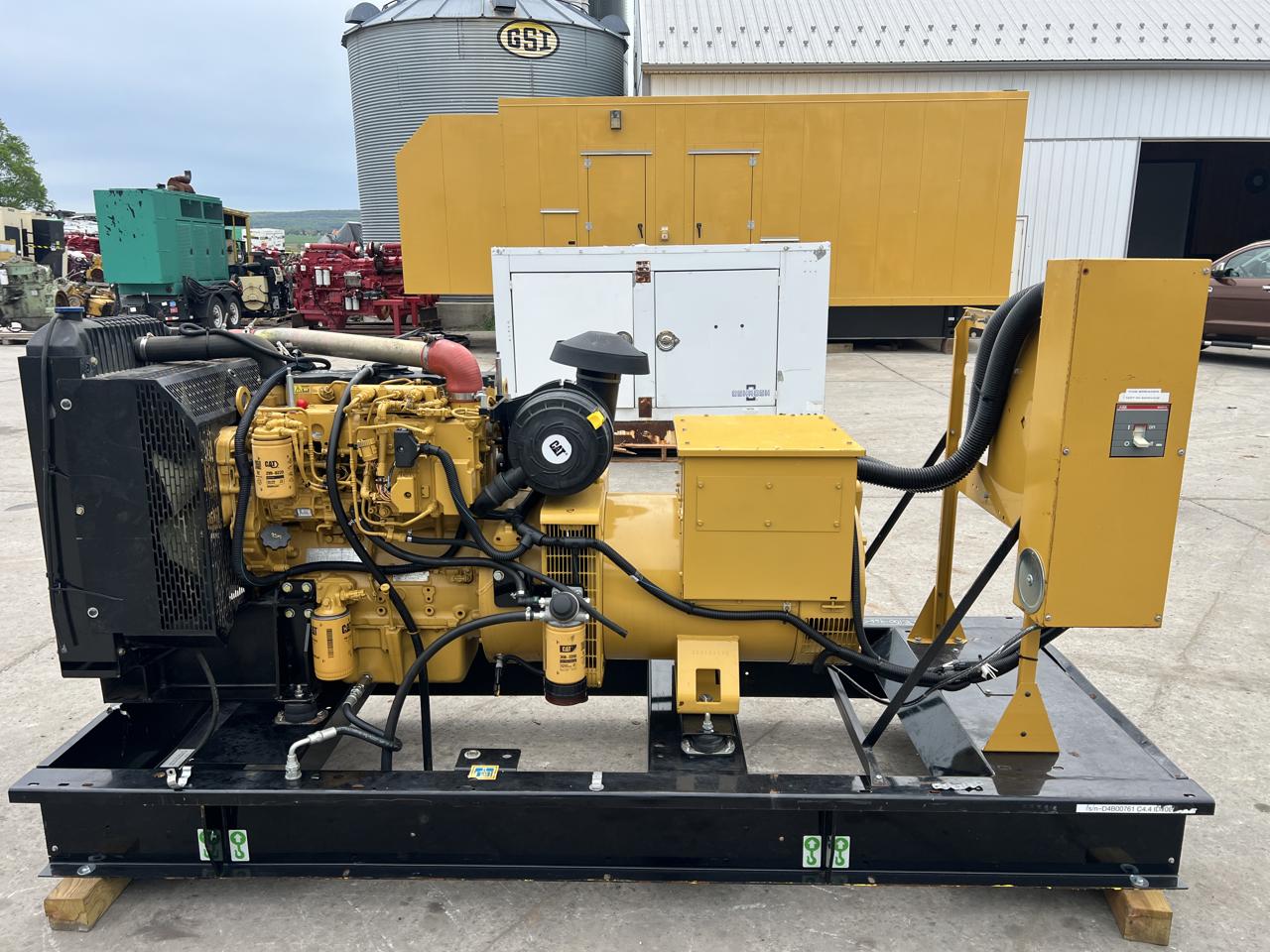 100 KW Caterpillar #LC3014F, Diesel Generator Set, 120/208 Volts, 3362 HP @ 1800 RPM CAT C4.4 Acert engine - Image 1