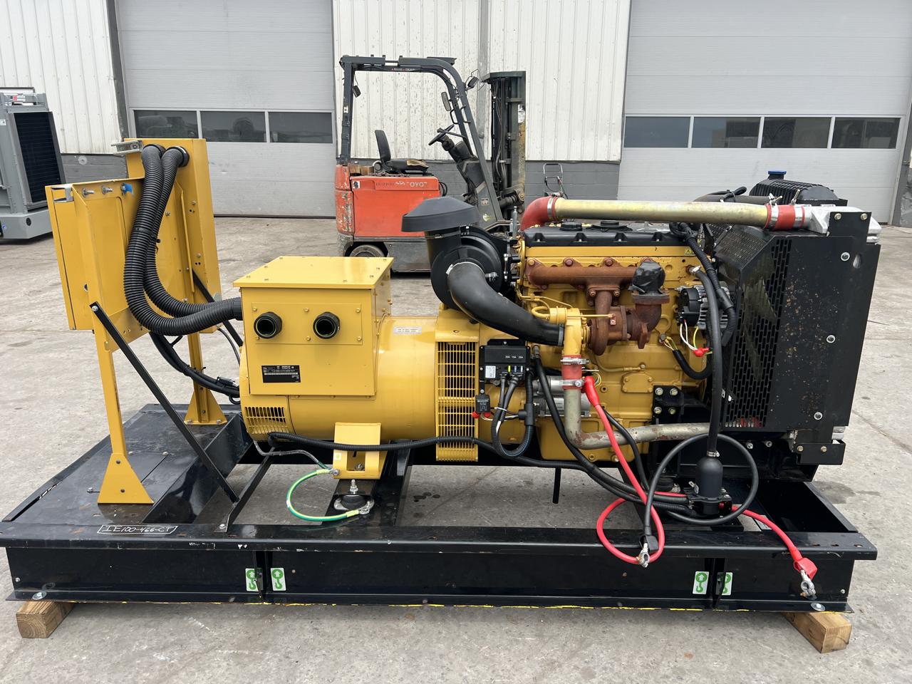 100 KW Caterpillar #LC3014F, Diesel Generator Set, 120/208 Volts, 3362 HP @ 1800 RPM CAT C4.4 Acert engine - Image 5