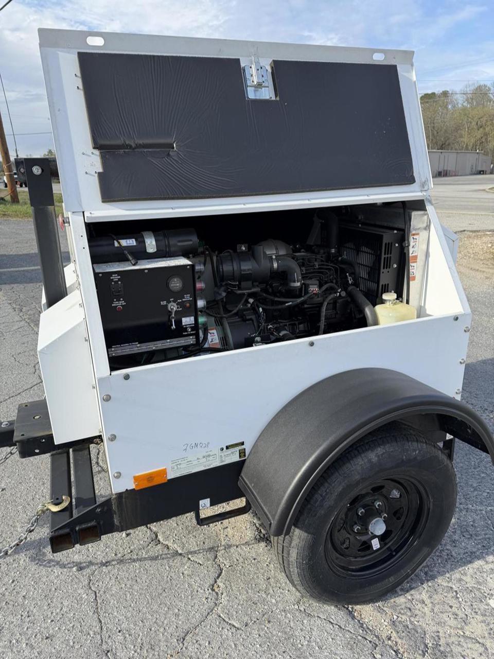 15 KW Generac #MLG15, Portable Diesel Generator, Mitzubishi engine, 120/240 Volts, 1800 RPM, circuit breaker - Image 10