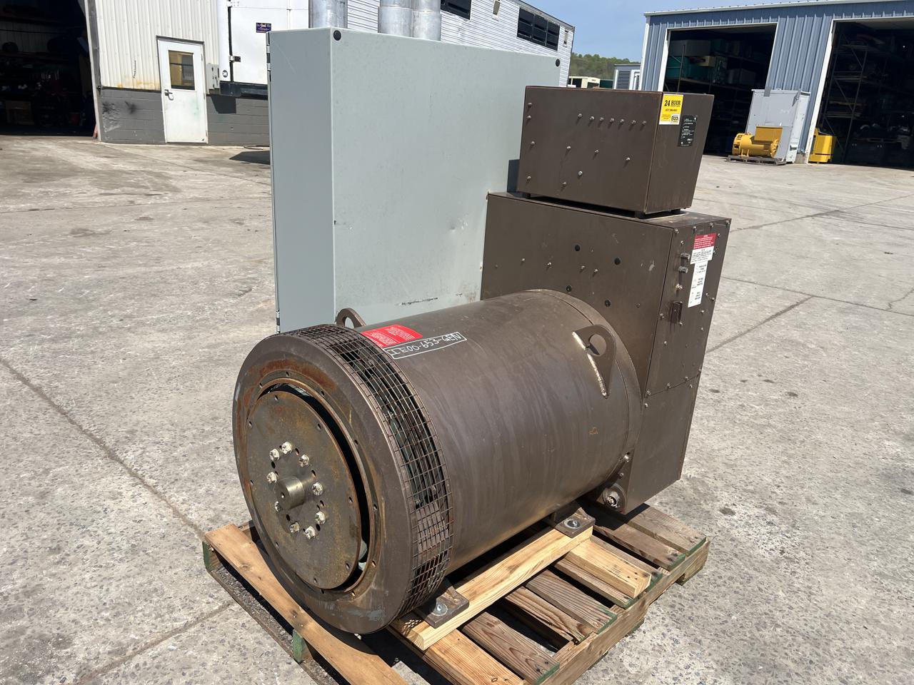 300 KW Marathon #MCD-300-3, Generator End, 120/240 Volts, 10-wire, 3PH, 946 hours, 1987 - Image 2