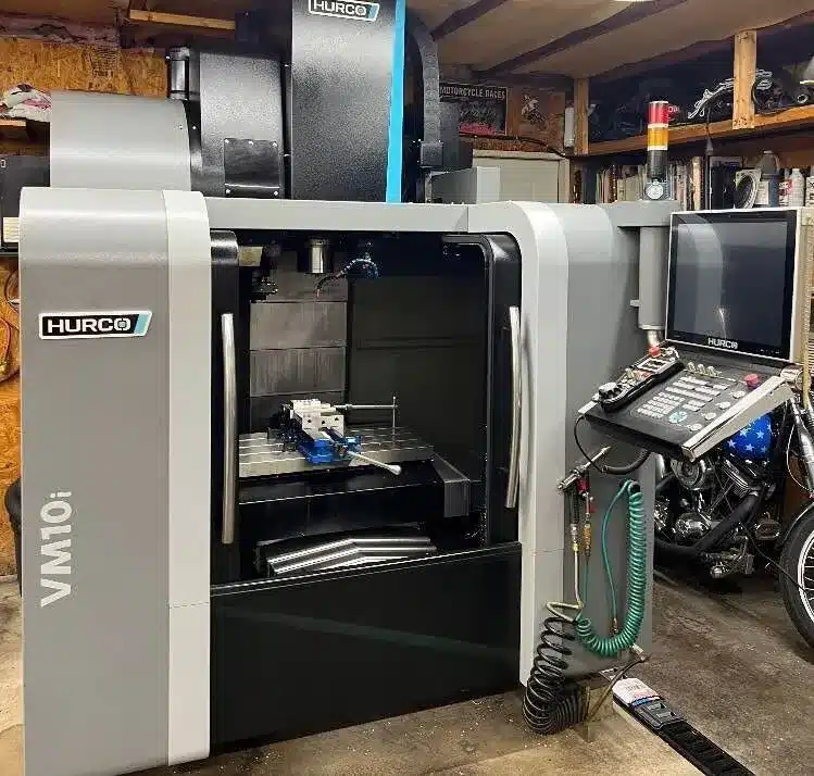 Hurco #VM10i, 3-Axis, 26" X, 16" Y, 20" Z, 10000 RPM,, 20 automatic tool changer, rigid tap, swept surface - Image 1