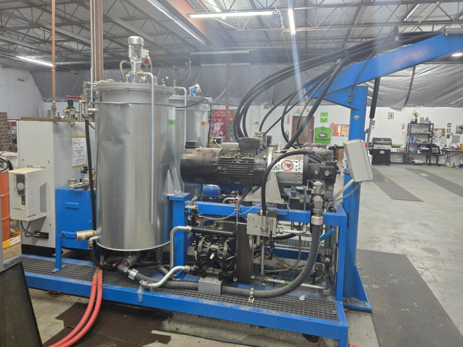 Hennecke #HIGHLINE-650, Polyurethane Metering Machine, 2-Component, MT 18-2 Mixhead, 250L Tanks, 2016 - Image 1