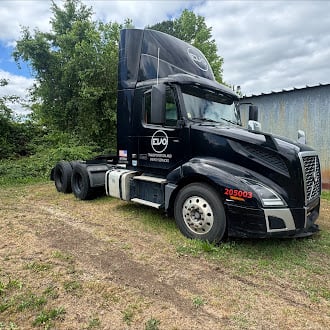 Volvo #D13, Day Cab Truck, 455 HP, 12-Spd Automatic, 12.8L Diesel, 4x2, 52,000 lb. GVWR, 2020 - Image 2