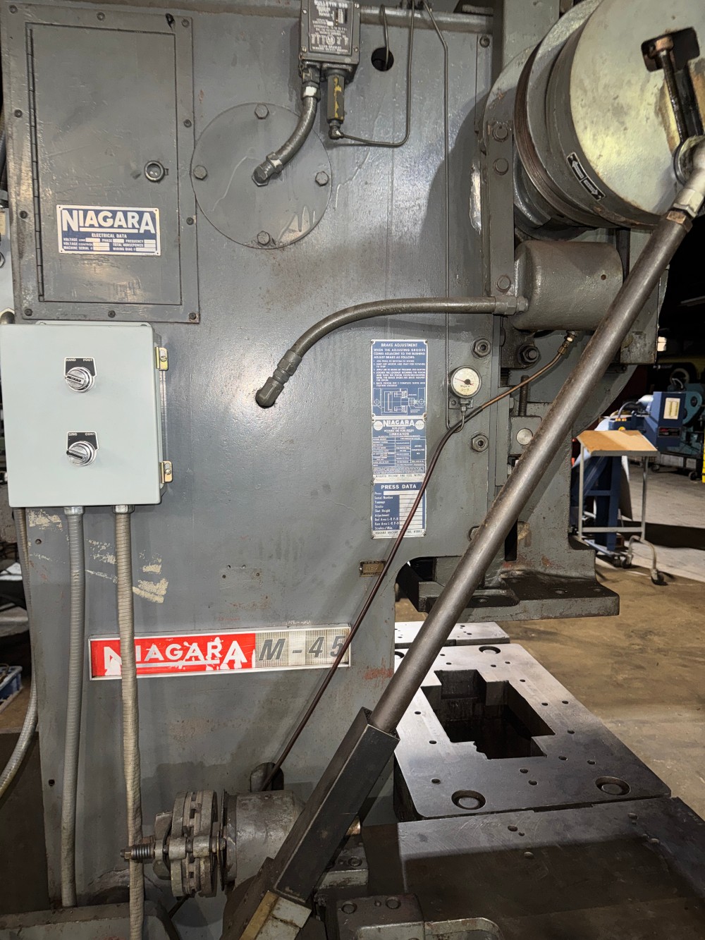 45 Ton, Niagara #M45, OBI, 2-1/2" stroke, 11-3/4" Shut Height, 2-5/8" Adj., 120-240 SPM - Image 2