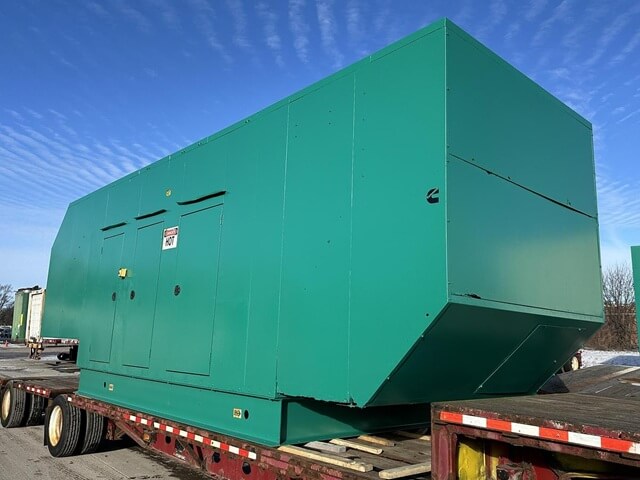 500 KW Cummins #500GFGA, Natural Gas Generator, 671 HP, #GTA38 Engine, 277/480 Volts, sound attenuated - Image 2