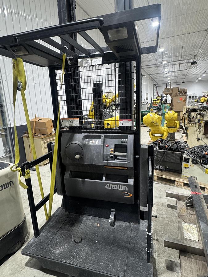 3,000 lb. Crown #SP3520-30, Electric Order Picker, 24V, 48" Width, 6.5 MPH, 2016 - Image 8