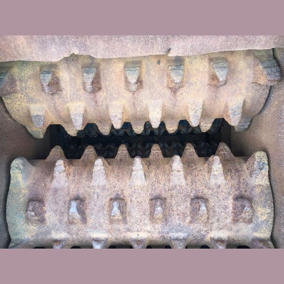 20" x 26" Quad Roll Crusher, two-stage reduction, tramp iron release, chain and gear guards - Image 2