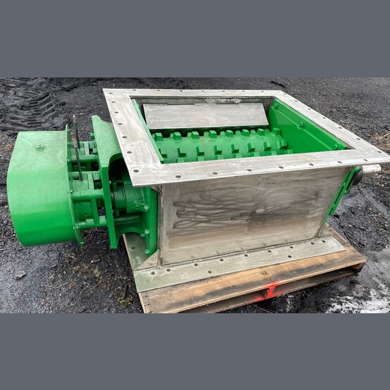 9" x 32" Helmick #E9710MKA304, double roll clinker crusher, 33" x 20" feed opening - Image 2