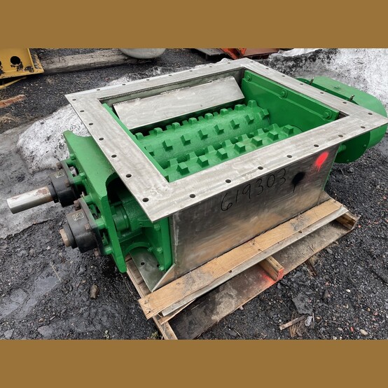 9" x 32" Helmick #E9710MKA304, double roll clinker crusher, 33" x 20" feed opening - Image 3