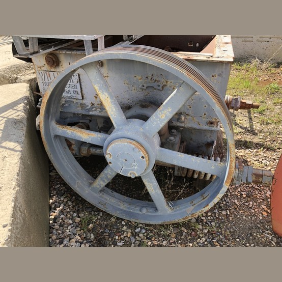 24" x 33" Williams, single roll crusher, spare roller liners - Image 2
