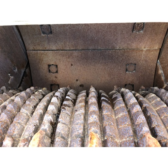 24" x 33" Williams, single roll crusher, spare roller liners - Image 4